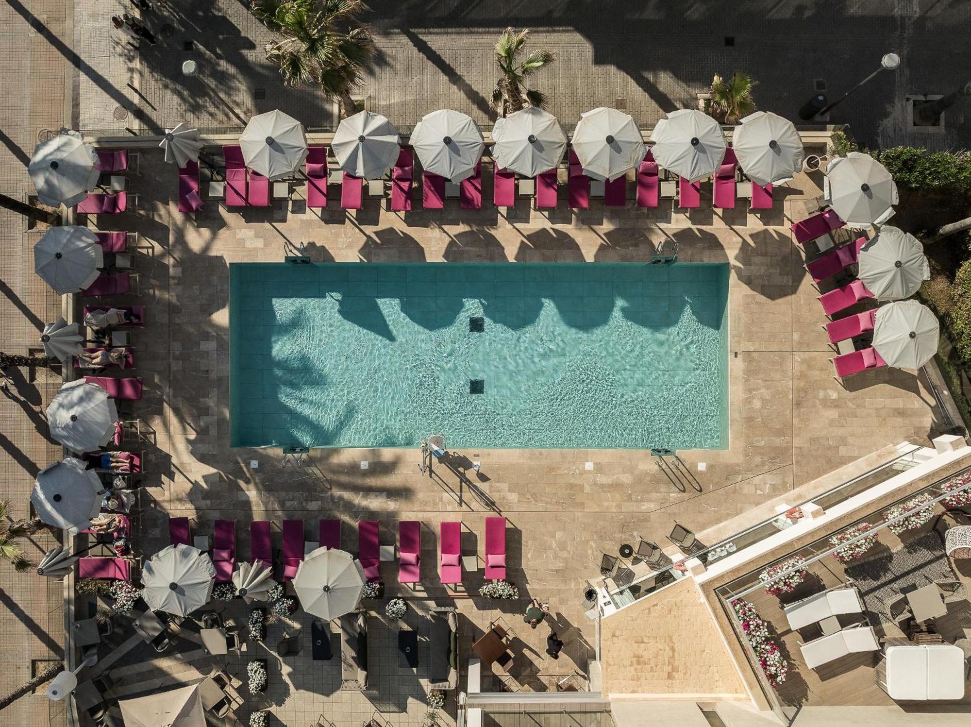 Hotel Pure Salt Garonda - Adults Only Playa de Palma  Exterior foto Aerial view of the pool at the Beverly Hills Hotel
